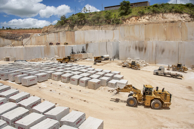 Pedreira de granito branco itaunas